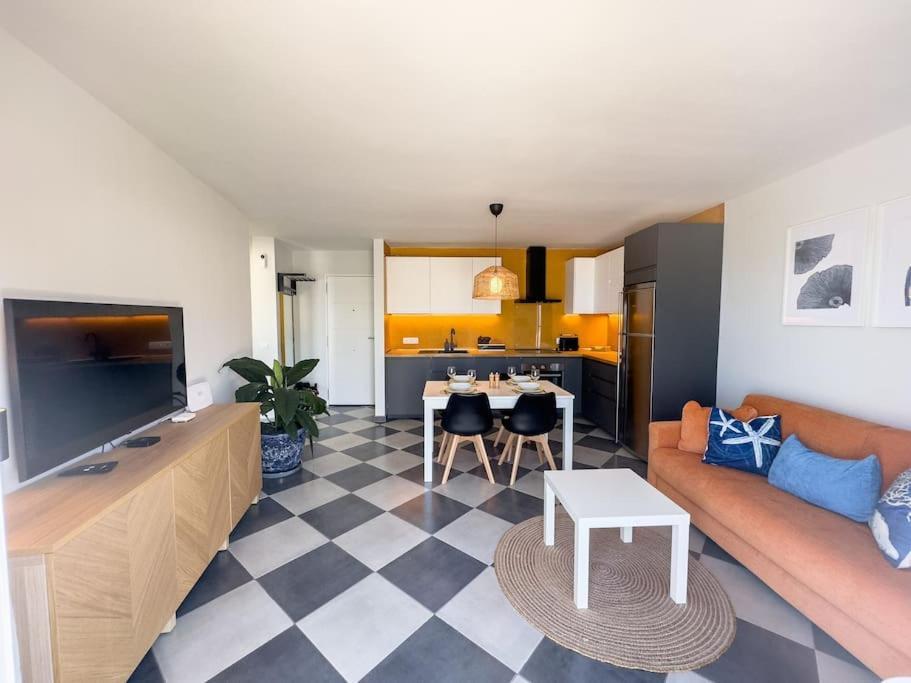 Serenity Ocean View 1br With Pool In Valley Apartment *
